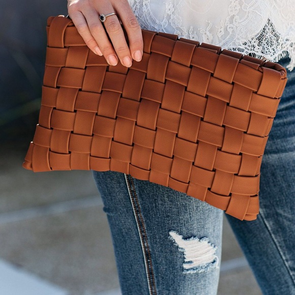 5🌟 BESTSELLER Tan Leather Woven Crossbody/Clutch - Picture 3 of 7